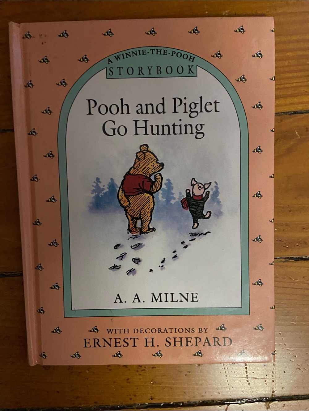 Winnie-the-Pooh book Vintage 90s 1990s Pooh and Piglet Go Hunting a Woozle peach